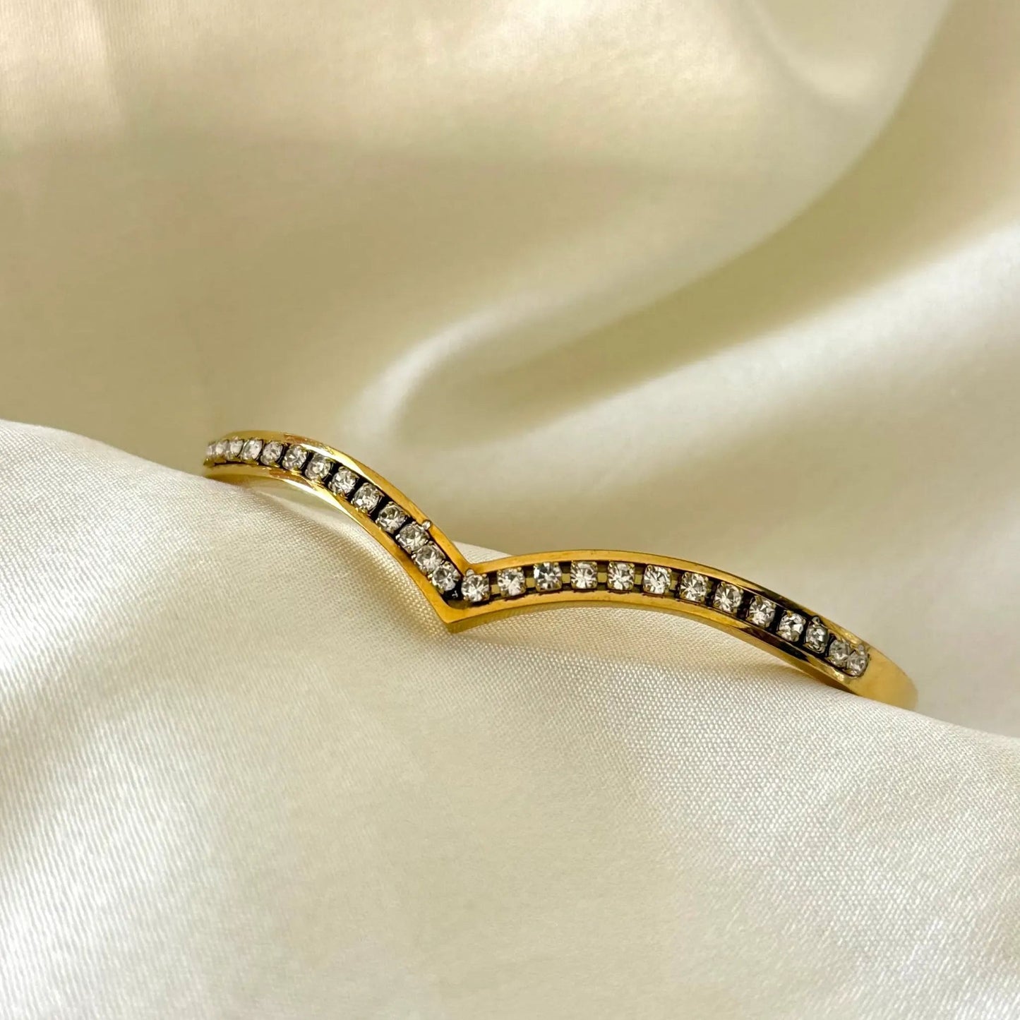 Vera V Cuff Baby Bracelet - Zenee - Bracelets