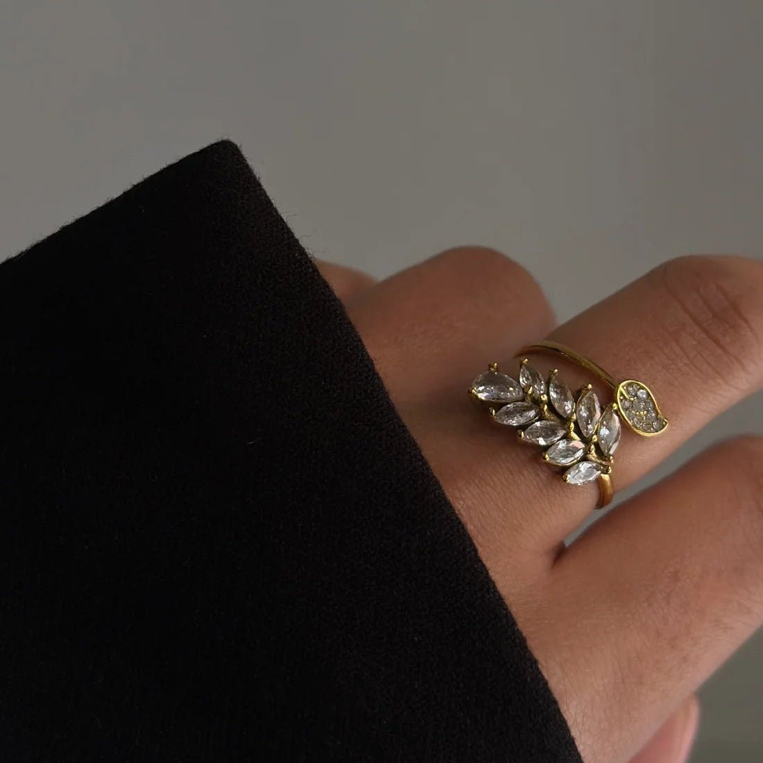 Verdant Leaf Glow Ring - Zenee -