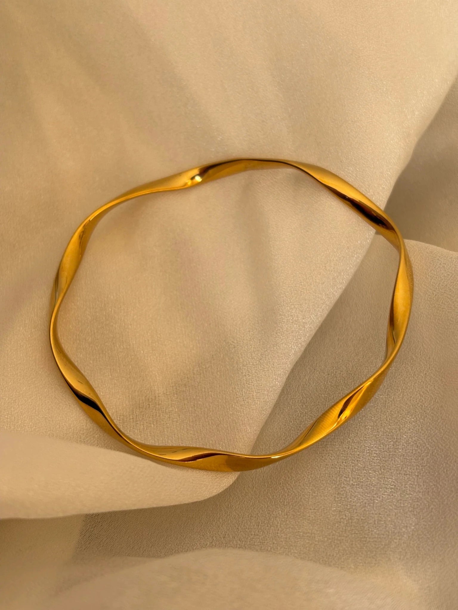 Aura Twist Bangle - Zenee - Bracelets