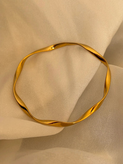 Aura Twist Bangle - Zenee - Bracelets