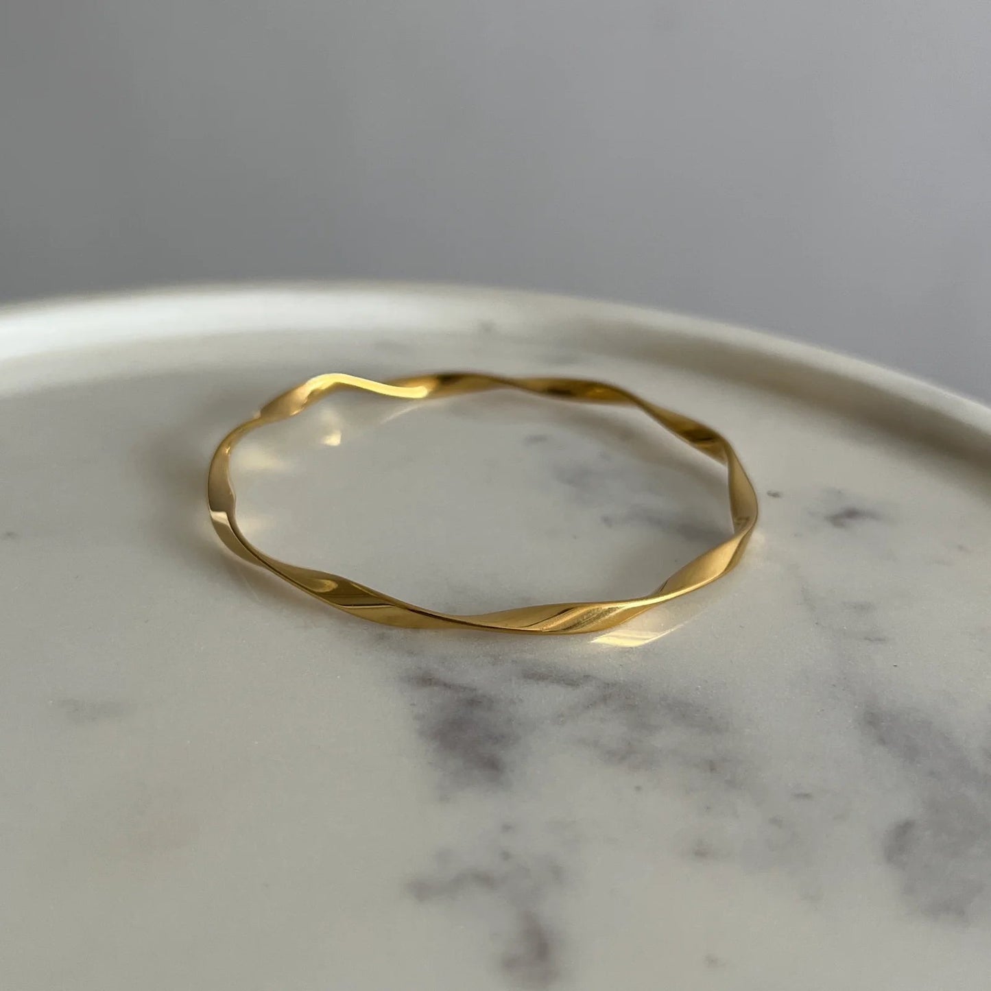 Aura Twist Bangle - Zenee - Bracelets