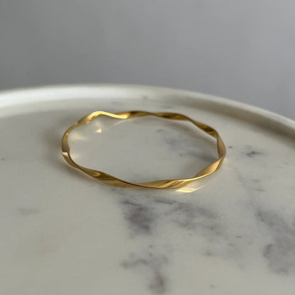Aura Twist Bangle - Zenee - Bracelets