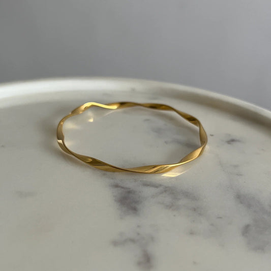 Aura Twist Bangle - Zenee - Bracelets