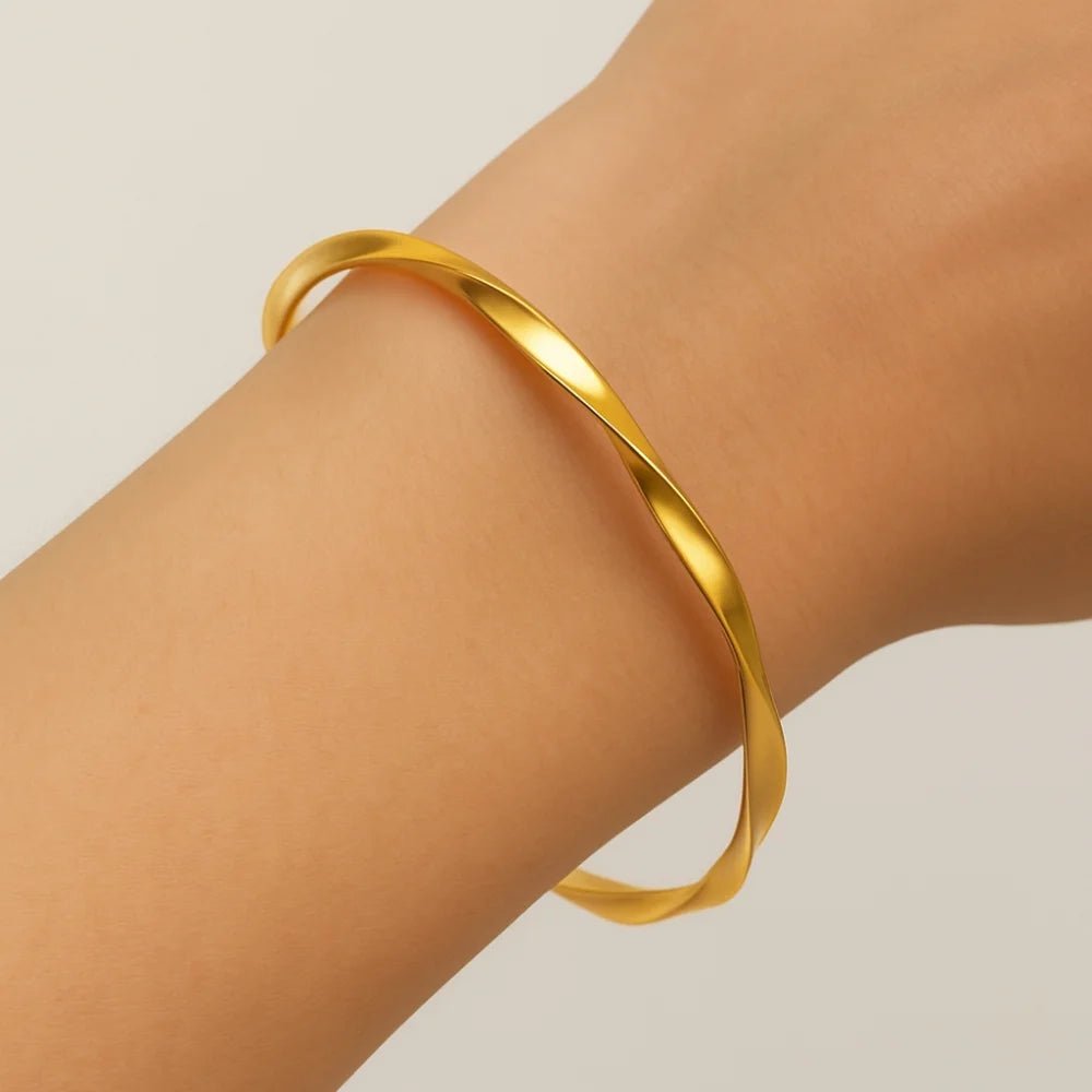 Aura Twist Bangle - Zenee - Bracelets