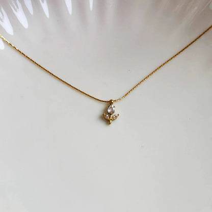 Ivory Bloom Necklace - Zenee - Necklaces
