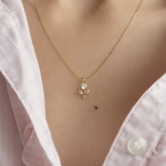 Ivory Bloom Necklace - Zenee - Necklaces