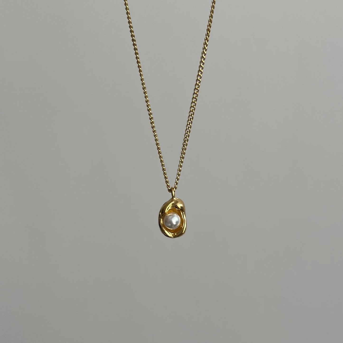 Lumina Pearl Medallion Necklace - Zenee - Necklaces