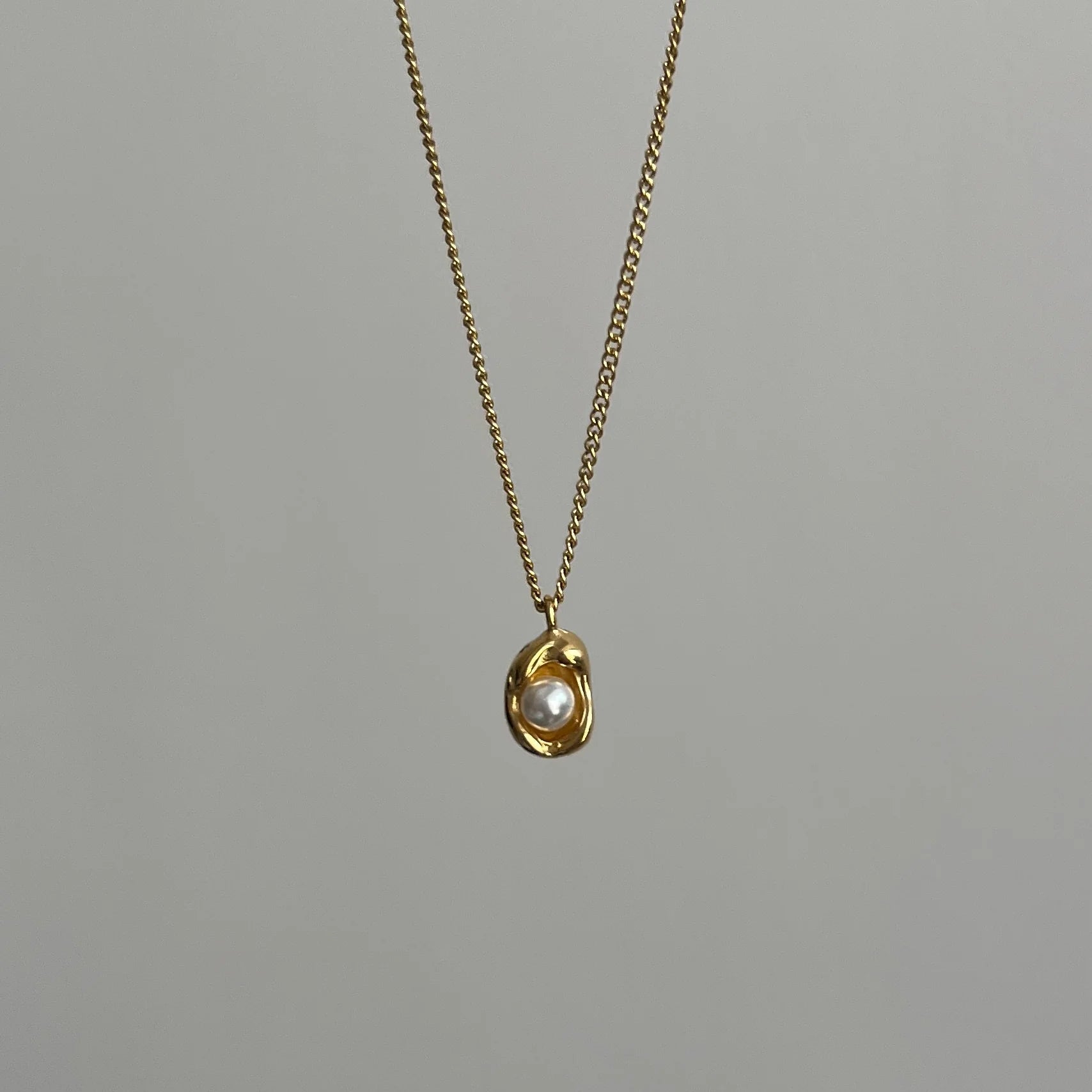 Lumina Pearl Medallion Necklace - Zenee - Necklaces