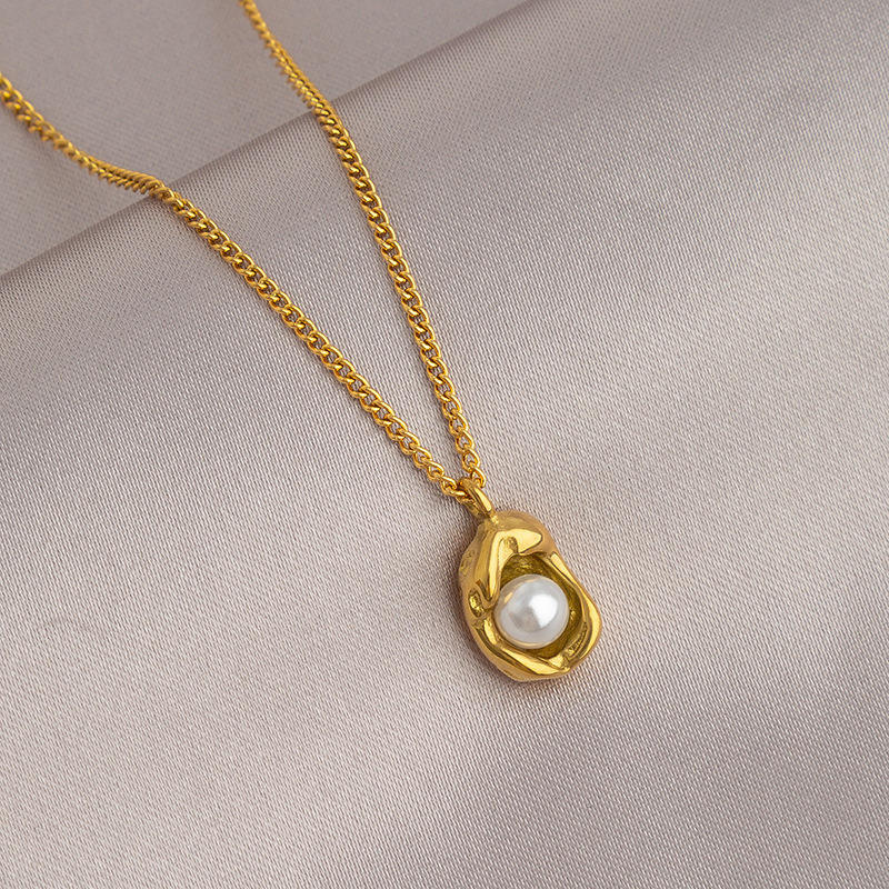 Lumina Pearl Medallion Necklace - Zenee - Necklaces