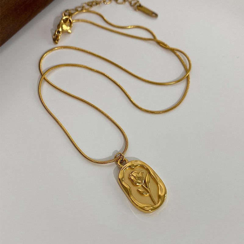 Roselle Lilly Medallion Necklace - Zenee - Necklaces