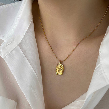 Roselle Lilly Medallion Necklace - Zenee - Necklaces