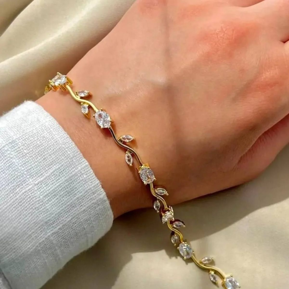 Serene Vine Bracelet - Zenee - Bracelets