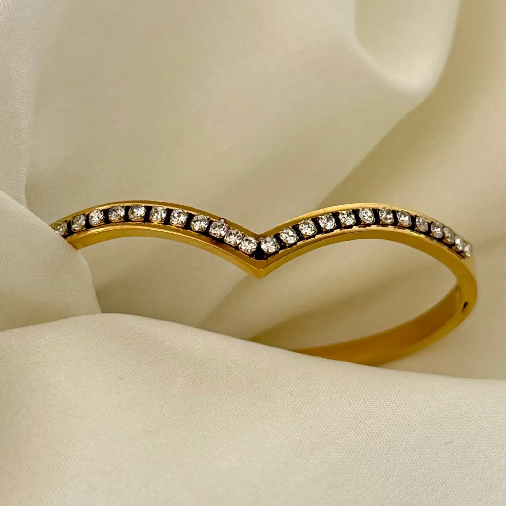 Vera V Cuff Baby Bracelet - Zenee - Bracelets