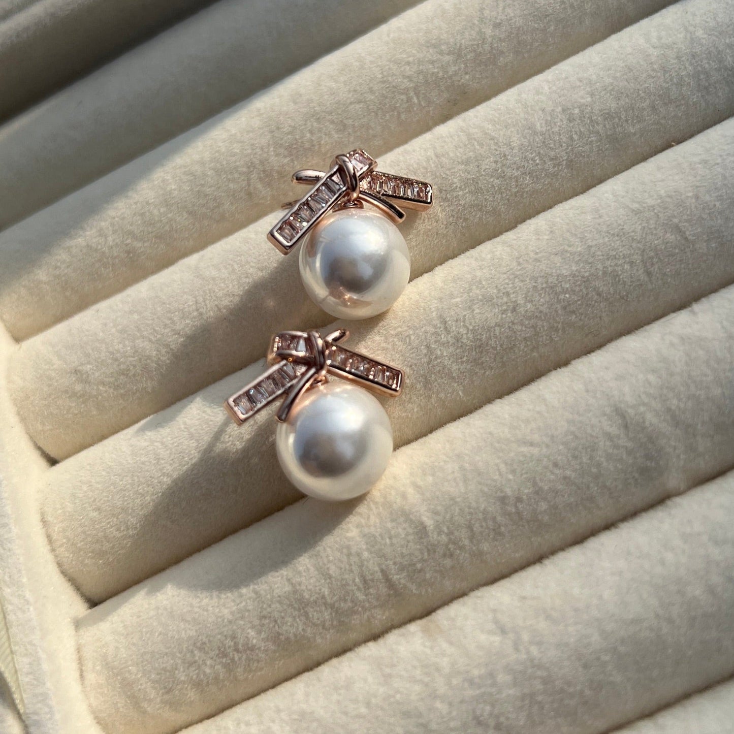 Chia Pearl Studs - Zenee-Earrings